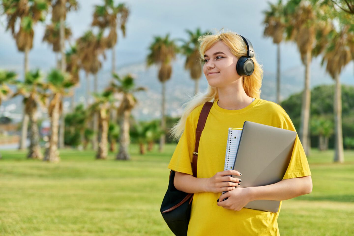 How To Share Your Volunteer Experience With Colleges and Scholarship Officials